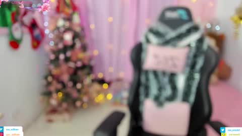 zoe_sullivan_ online show from 11/29/25, 09:34