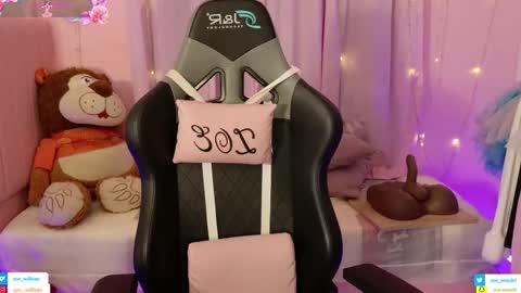 zoe_sullivan_ online show from 03/13/26, 09:27