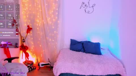 Snapshot of zoe_sweet22 chatting on 12/22/25, 04:59 new count online show from 12/22/25, 04:59