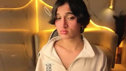 Zoe online show from 12/02/25, 08:04