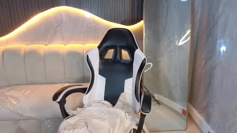 Zoe online show from 12/13/25, 08:14