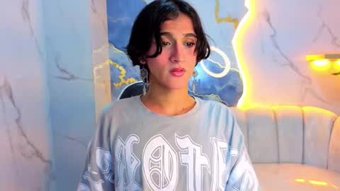 Zoe online show from 12/20/25, 01:07