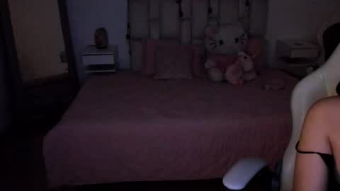 Zoe online show from 11/21/25, 01:43