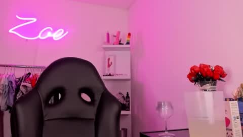 Snapshot of zoecams chatting on 03/04/25, 12:50 zoecams online show from 03/04/25, 12:50