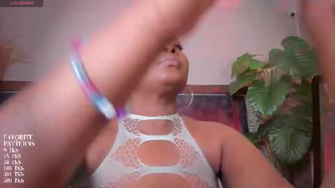 Snapshot of zoee_23 chatting on 07/17/26, 10:55 Zoe online show from 07/17/26, 10:55