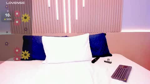 zoee_cute_ online show from 04/24/26, 01:46