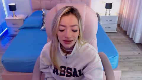 zoe online show from 11/15/25, 04:21