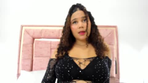 Snapshot of zoee_lov chatting on 02/05/25, 03:13 zoee online show from 02/05/25, 03:13