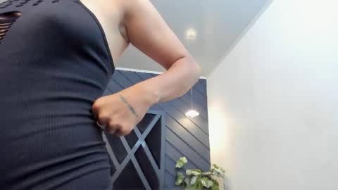 Snapshot of zoee_martins_ chatting on 09/24/25, 05:49 Zoe 3 online show from 09/24/25, 05:49