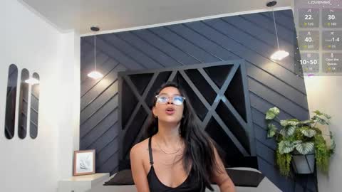 Snapshot of zoee_martins_ chatting on 09/25/25, 05:49 Zoe 3 online show from 09/25/25, 05:49