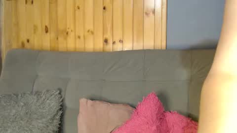 Snapshot of zoee_t chatting on 09/15/25, 01:16 Zoee online show from 09/15/25, 01:16