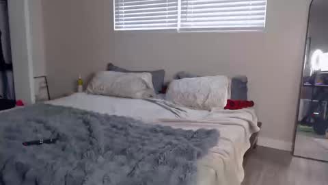 zoeemonroe online show from 10/11/25, 09:13