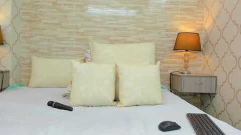 ZoeeSmitth online show from 12/16/24, 12:06