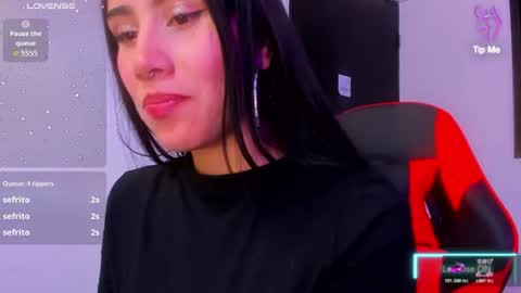 Snapshot of zoegp chatting on 07/18/26, 05:00 Laura online show from 07/18/26, 05:00