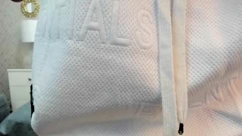 Zoe Krug online show from 09/30/25, 11:48