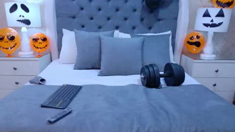 Zoe Krug online show from 10/16/25, 04:08