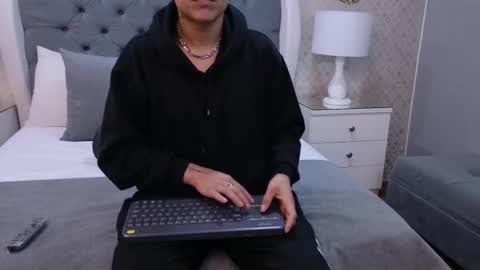 Zoe Krug online show from 10/20/25, 12:49