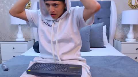 Zoe Krug online show from 10/29/25, 11:56