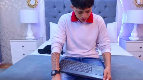 Zoe Krug online show from 11/29/25, 11:35