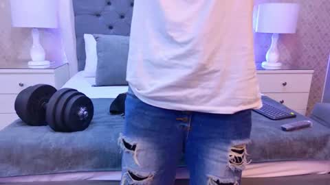 Zoe Krug online show from 12/03/25, 11:41