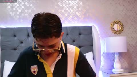 Zoe Krug online show from 12/16/25, 12:21