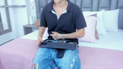 Zoe Krug online show from 02/16/26, 12:23