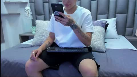 Zoe Krug online show from 04/19/26, 12:37