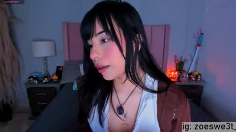 Snapshot of zoemiller32 chatting on 10/14/25, 05:30 CuteZoe online show from 10/14/25, 05:30