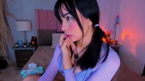 Snapshot of zoemiller32 chatting on 10/23/25, 01:32 CuteZoe online show from 10/23/25, 01:32