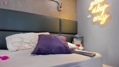 Zoe online show from 02/08/25, 01:11