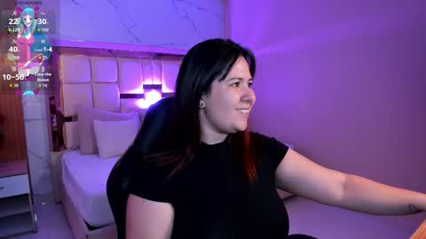 Snapshot of zoes_mile chatting on 12/15/25, 11:36 Zoes online show from 12/15/25, 11:36