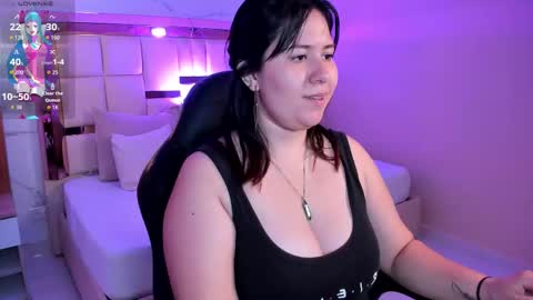 Snapshot of zoes_mile chatting on 12/18/25, 11:49 Zoes online show from 12/18/25, 11:49