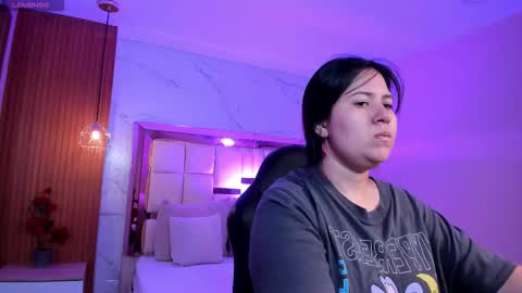 Snapshot of zoes_mile chatting on 02/04/26, 11:27 Zoes online show from 02/04/26, 11:27