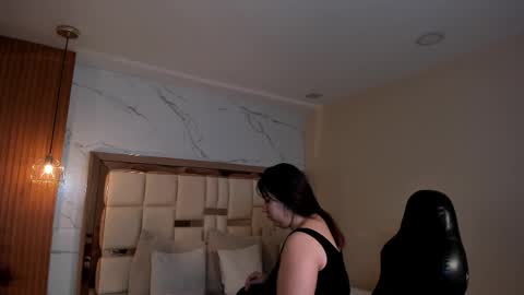 Snapshot of zoes_mile chatting on 02/05/26, 11:26 Zoes online show from 02/05/26, 11:26