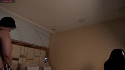 Snapshot of zoes_mile chatting on 02/18/26, 11:28 Zoes online show from 02/18/26, 11:28