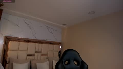 Snapshot of zoes_mile chatting on 05/06/26, 12:10 Zoes online show from 05/06/26, 12:10