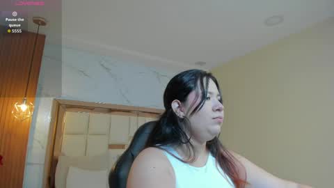 Snapshot of zoes_mile chatting on 06/01/26, 11:34 Zoes online show from 06/01/26, 11:34