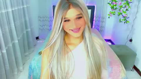 Snapshot of zoeschmmit chatting on 05/25/26, 11:11 zoeschmmit online show from 05/25/26, 11:11