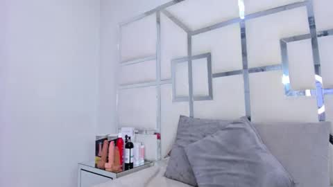 ZoeSwam online show from 12/17/25, 12:11