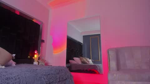 zoevidal_ online show from 02/20/25, 11:53