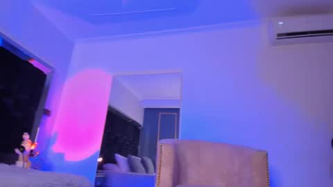 zoevidal_ online show from 02/27/25, 12:02