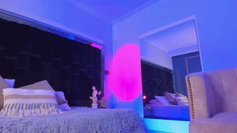 zoevidal_ online show from 02/28/25, 11:47