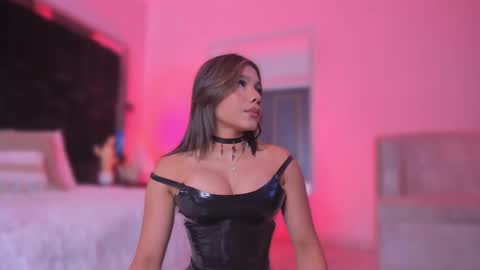 zoevidal_ online show from 09/14/25, 12:04