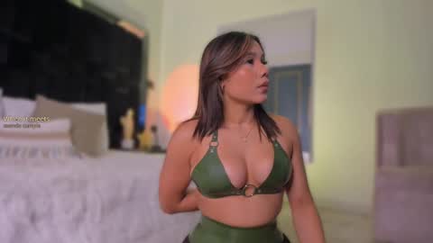 zoevidal_ online show from 09/24/25, 11:46