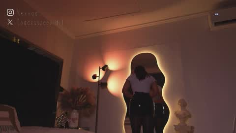 zoevidal_ online show from 02/22/26, 11:53