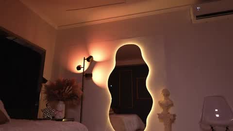 zoevidal_ online show from 04/21/26, 12:11