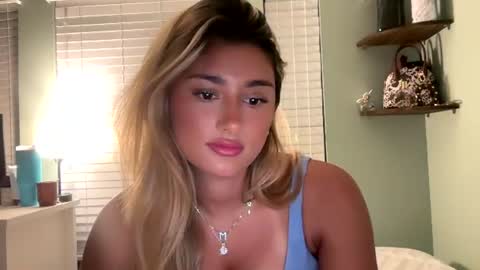 Snapshot of zoeycaldwellxo chatting on 08/04/26, 01:31 make sure you follow my FREE Onlyfans online show from 08/04/26, 01:31