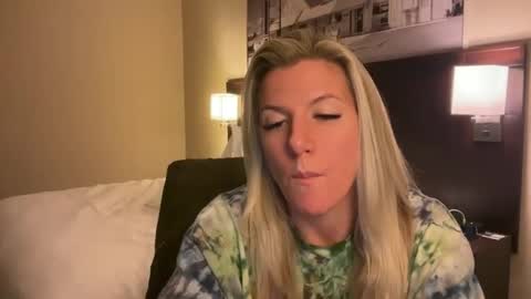 Snapshot of zoeydanner chatting on 01/15/26, 04:11 Zoeydanner online show from 01/15/26, 04:11