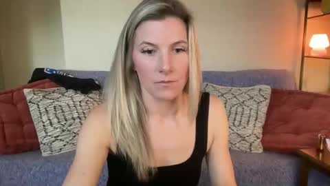 Snapshot of zoeydanner chatting on 03/12/26, 07:53 Zoeydanner online show from 03/12/26, 07:53