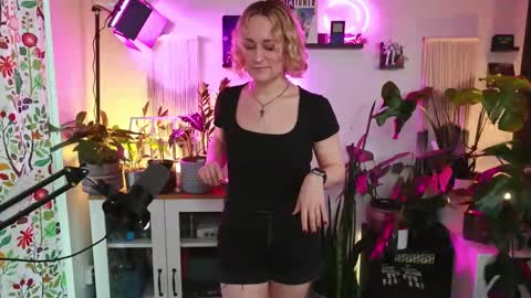 Zoey Ryan online show from 12/15/25, 05:06